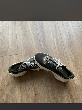 Nike Men's Olive Green Knit Athletic Sneakers with Speckled Sole